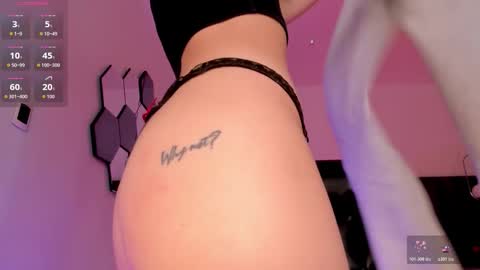 Violett  online show from February 4, 6:25 pm