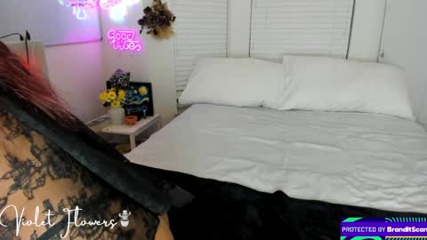 Snapshot of violetttflowers chatting on June 2, 3:30 am Violet Flowers online show from June 2, 3:30 am