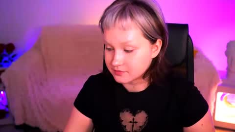 Snapshot of violettwoods chatting on July 12, 6:48 am Violett online show from July 12, 6:48 am