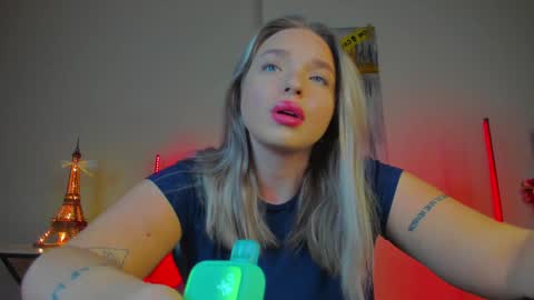 Snapshot of viollasinzz chatting on February 8, 3:41 am Violla online show from February 8, 3:41 am