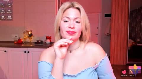 Snapshot of vip_juicy chatting on December 15, 8:51 am VelvettTime online show from December 15, 8:51 am