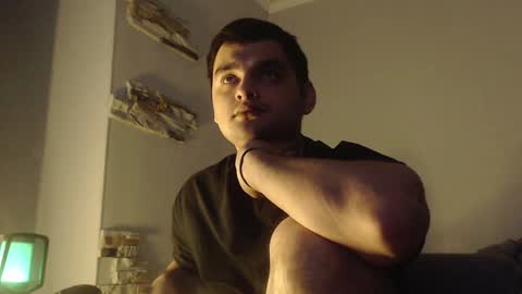 Snapshot of virgil____ chatting on December 3, 8:05 am virgil____ online show from December 3, 8:05 am