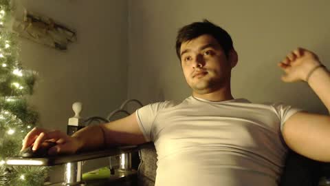 Snapshot of virgil____ chatting on December 23, 1:40 am virgil____ online show from December 23, 1:40 am