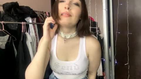 virusdoll online show from April 22, 10:28 am