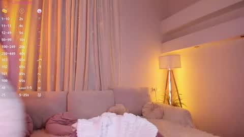 Snapshot of vivalavika chatting on February 19, 11:06 am just Vi online show from February 19, 11:06 am