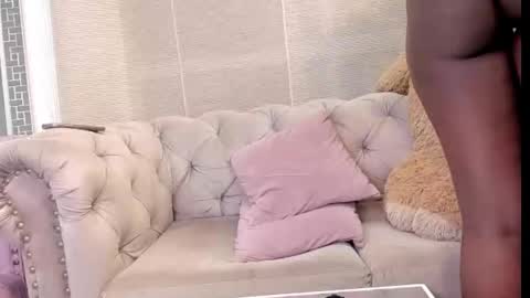 Snapshot of vivi_cooper chatting on December 2, 4:09 am vivi cooper online show from December 2, 4:09 am