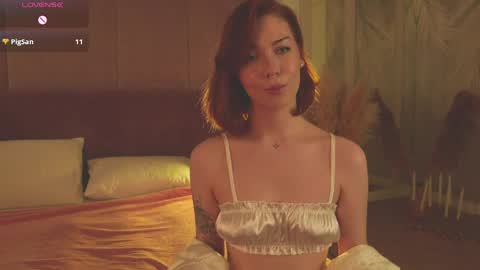 vivi_west online show from May 1, 5:17 pm