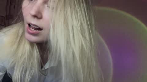 vivian_alison online show from December 4, 7:00 pm