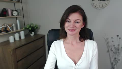 Vivian online show from December 12, 8:57 am