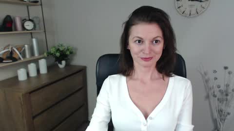 Vivian online show from December 12, 12:01 pm