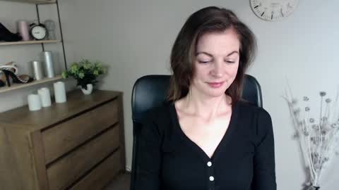 Vivian online show from December 17, 8:45 am