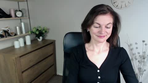 Vivian online show from December 17, 11:49 am