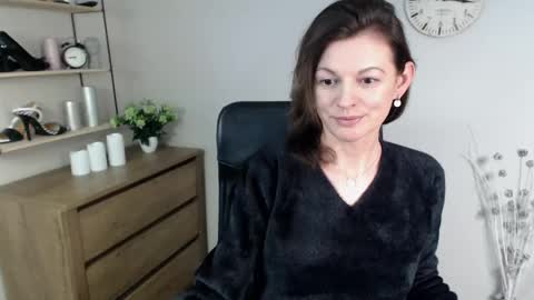 Vivian online show from January 2, 9:43 am