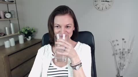 Vivian online show from January 17, 2:28 pm