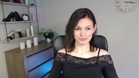 Vivian online show from February 6, 10:15 am