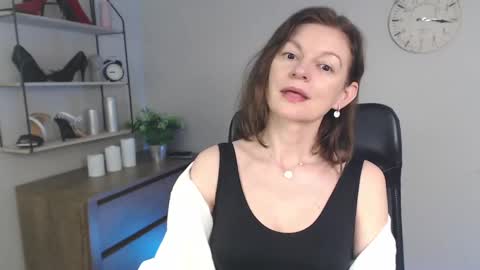 Vivian online show from March 5, 7:16 am