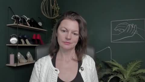 Vivian online show from November 10, 7:40 am