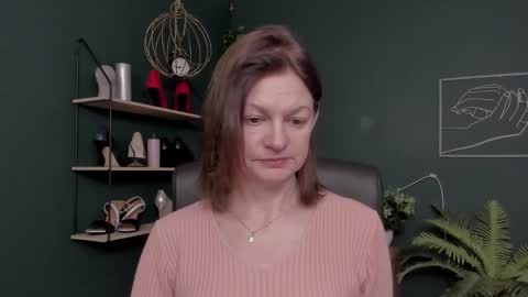 Vivian online show from December 2, 6:41 am