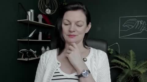 Vivian online show from February 25, 7:51 am