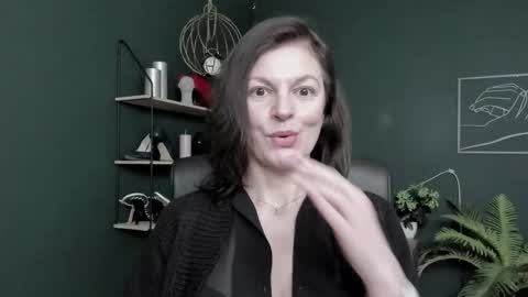 Vivian online show from March 27, 8:26 am