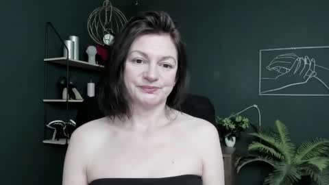 Vivian online show from May 14, 11:39 am