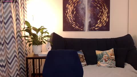 Vivian online show from December 5, 5:17 pm