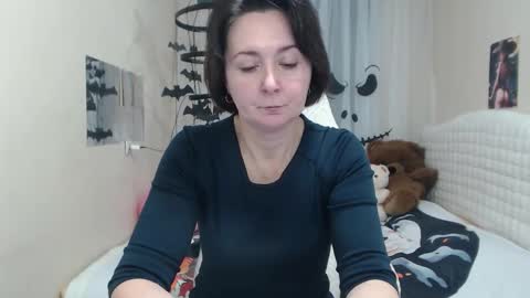 vivianguchih online show from November 1, 12:51 pm