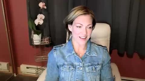 VivianLuxe online show from October 27, 12:47 am