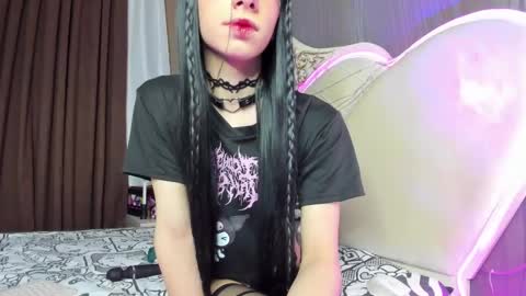 Snapshot of vivianmiller_ chatting on February 18, 3:10 am Vivian online show from February 18, 3:10 am