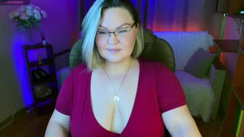 Snapshot of vivien__wet chatting on October 17, 11:35 am Vivien online show from October 17, 11:35 am