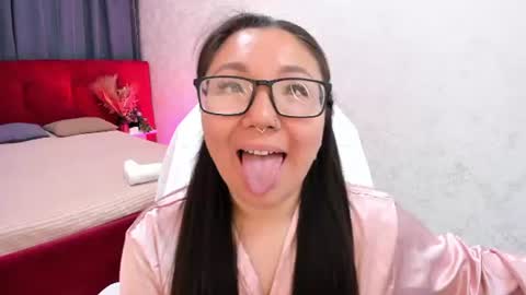 Vivien online show from June 25, 1:05 am