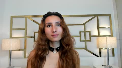 Snapshot of vivieneluxe chatting on June 7, 4:33 pm Viviene online show from June 7, 4:33 pm