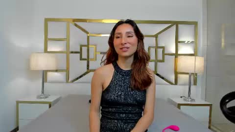 Snapshot of vivieneluxe chatting on July 9, 3:43 am Viviene online show from July 9, 3:43 am