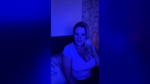 vivienesky online show from June 13, 8:23 am