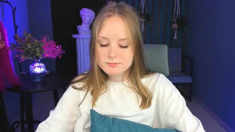 Vivien online show from December 18, 1:23 pm