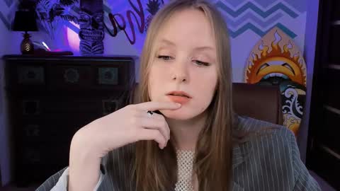 Vivien online show from February 22, 6:30 pm