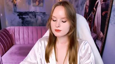 Snapshot of vivienleeigh chatting on May 8, 6:30 am Vivien online show from May 8, 6:30 am