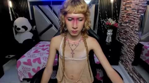vivienne hadid online show from June 9, 8:31 pm