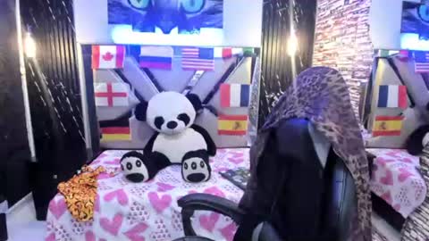 vivienne hadid online show from June 14, 8:11 pm