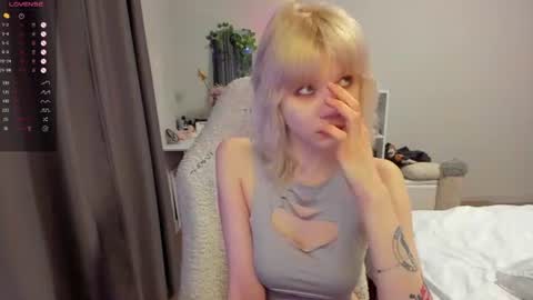 Snapshot of vivy_ chatting on June 18, 8:02 pm chatur babes online show from June 18, 8:02 pm