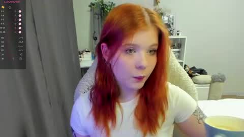 Snapshot of vivy_ chatting on June 19, 8:23 pm chatur babes online show from June 19, 8:23 pm