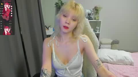 Snapshot of vivy_ chatting on June 22, 9:01 pm chatur babes online show from June 22, 9:01 pm