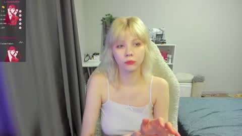 Snapshot of vivy_ chatting on June 30, 8:10 pm chatur babes online show from June 30, 8:10 pm