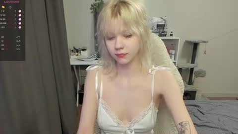 Snapshot of vivy_ chatting on July 5, 5:31 pm chatur babes online show from July 5, 5:31 pm