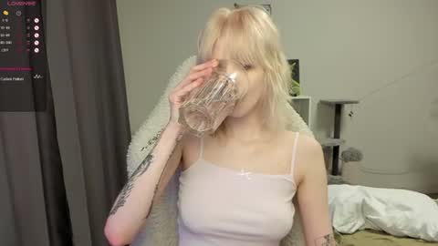 Snapshot of vivy_ chatting on July 16, 8:37 pm chatur babes online show from July 16, 8:37 pm