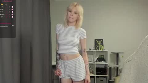 Snapshot of vivy_ chatting on July 19, 8:23 pm chatur babes online show from July 19, 8:23 pm