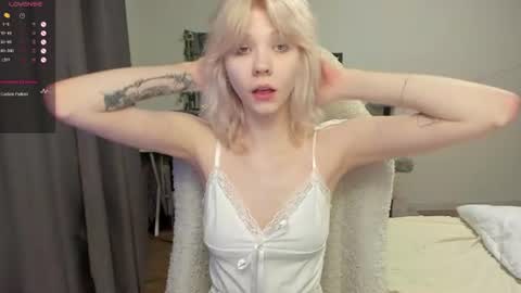Snapshot of vivy_ chatting on July 21, 8:33 pm chatur babes online show from July 21, 8:33 pm