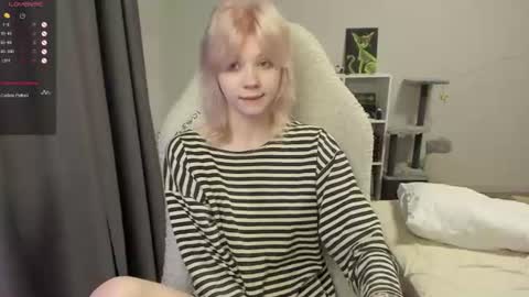 Snapshot of vivy_ chatting on July 22, 8:22 pm chatur babes online show from July 22, 8:22 pm