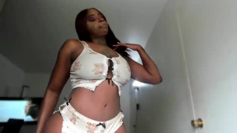 Snapshot of vixen_sasha chatting on May 5, 5:21 pm Sasha Malone online show from May 5, 5:21 pm