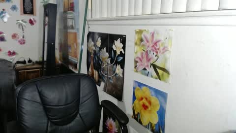 Snapshot of vixenfyre chatting on December 19, 5:40 am Vixen Fyre online show from December 19, 5:40 am